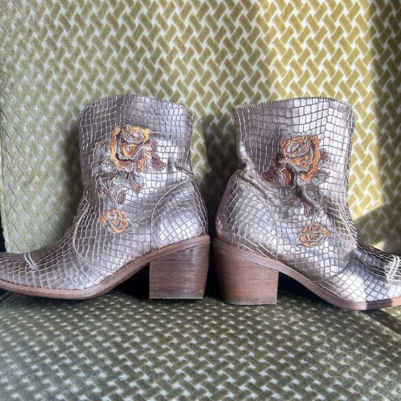 Marco Delli Women's Chenoa Bronze Leather Floral Embroidery Ankle Boots NEW - Picture 15 of 16